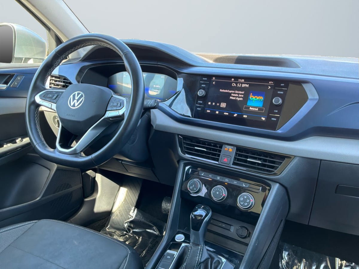 Used 2023 Volkswagen Taos SE w/ Panoramic Sunroof Package FWD image 14
