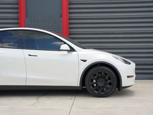 Used 2023 Tesla Model Y Long Range AWD/4WD image 4