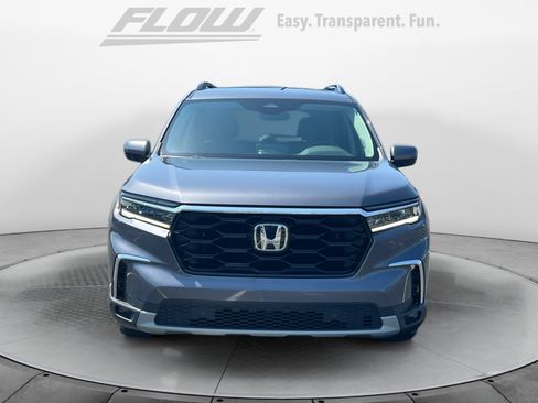 Certified 2025 Honda Pilot Touring image 2