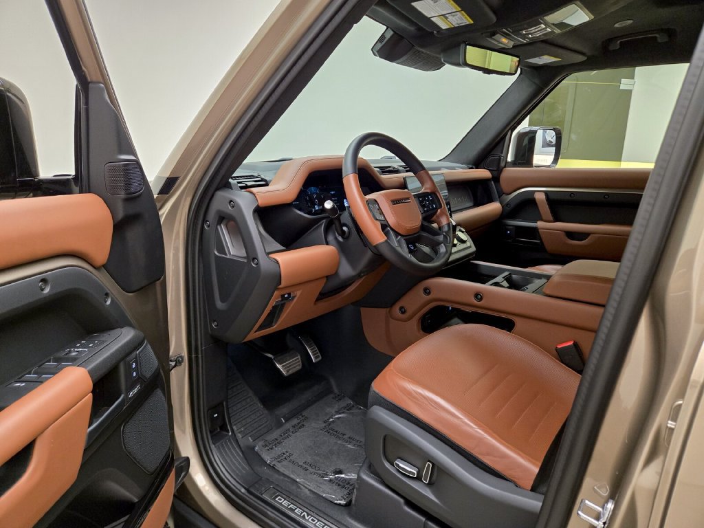 Used 2025 Land Rover Defender 110 AWD/4WD image 16