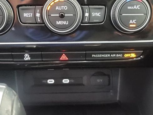 Used 2023 Volkswagen Atlas SE AWD/4WD image 31