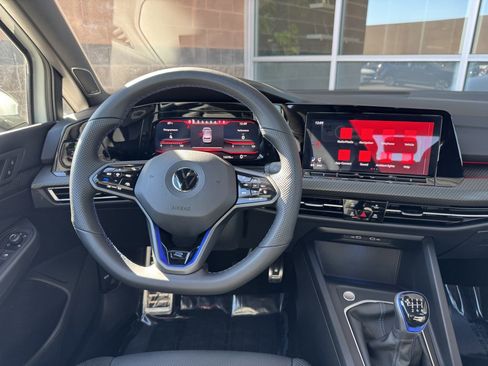 Used 2022 Volkswagen Golf R image 16