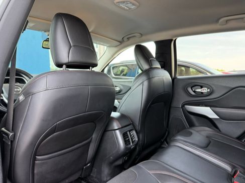 Used 2017 Jeep Cherokee Trailhawk AWD/4WD image 20