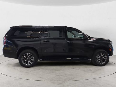 Certified 2023 Chevrolet Suburban Z71 w/ Luxury Package AWD/4WD image 4