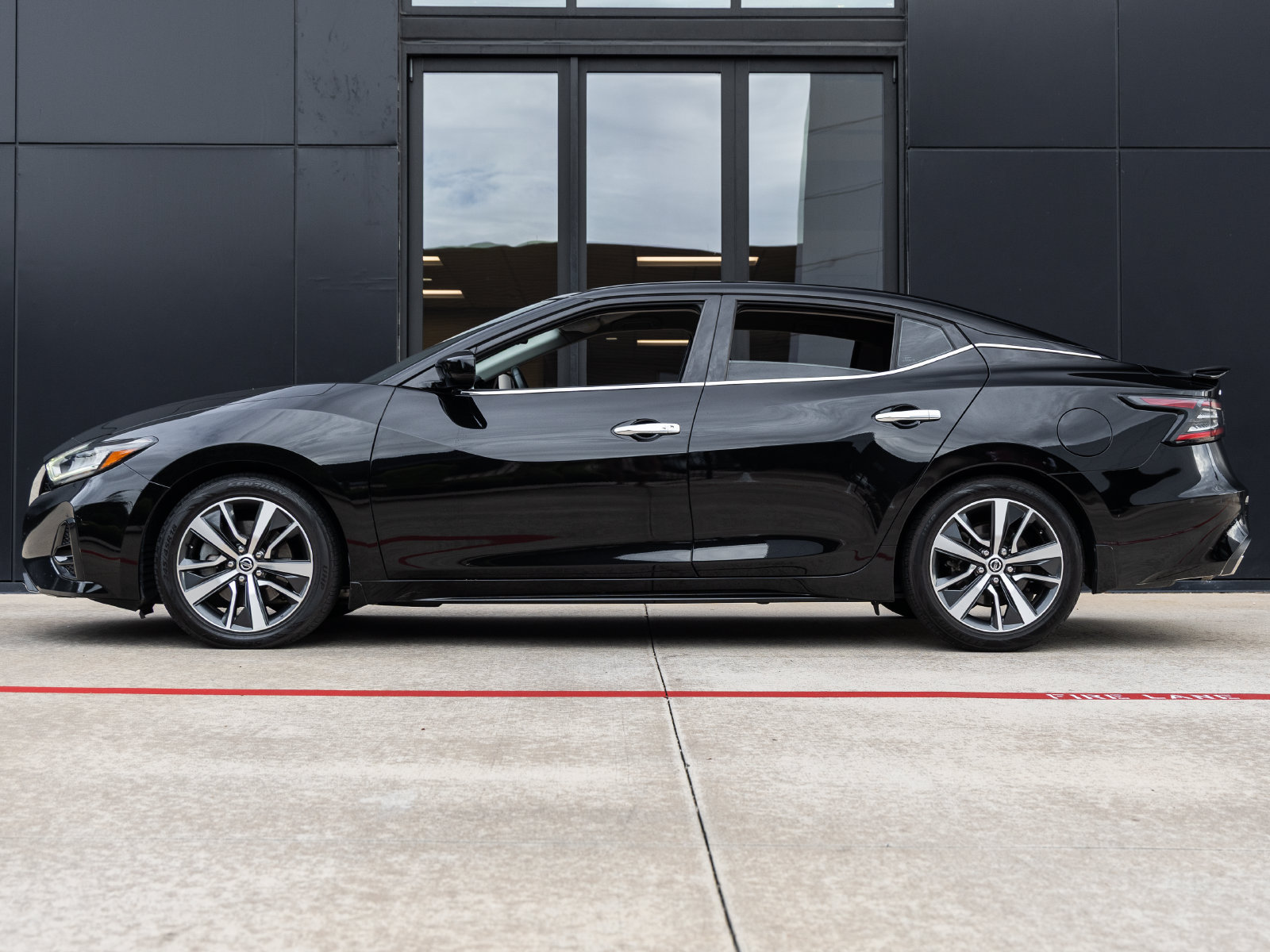 Used 2020 Nissan Maxima 3.5 S w/ Floor Mat Group FWD image 9