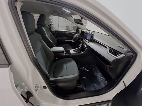 Used 2022 Toyota RAV4 LE FWD image 31