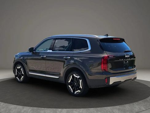 Used 2025 Kia Telluride S FWD image 4