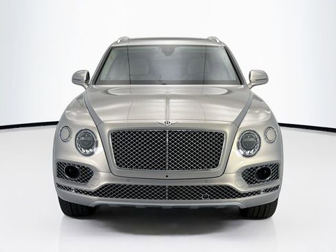 Used 2018 Bentley Bentayga image 2