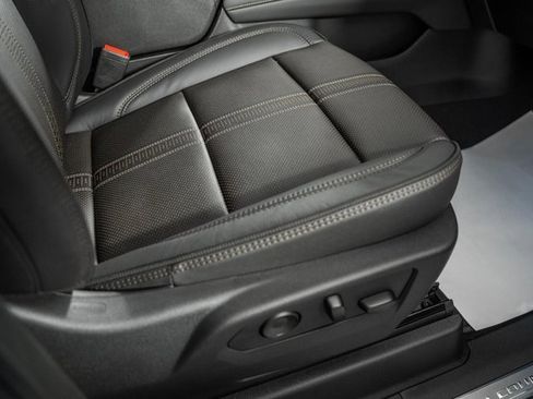 New 2026 Chevrolet Suburban High Country image 42