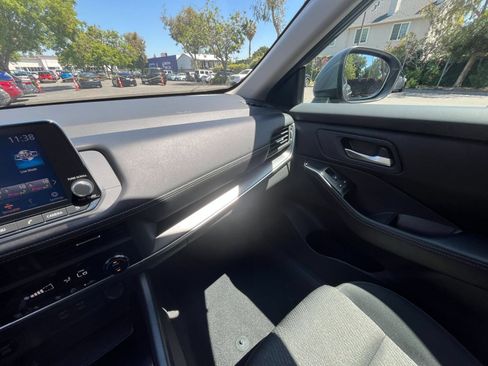 Used 2025 Nissan Rogue SV AWD/4WD image 32