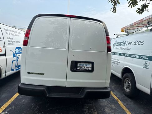 Used 2022 Chevrolet Express 2500 w/ Driver Convenience Package RWD image 7
