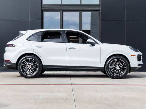 Certified 2026 Porsche Cayenne AWD/4WD image 12