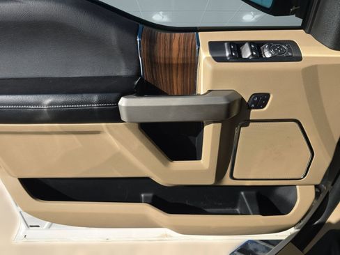 Used 2015 Ford F150 Lariat image 11