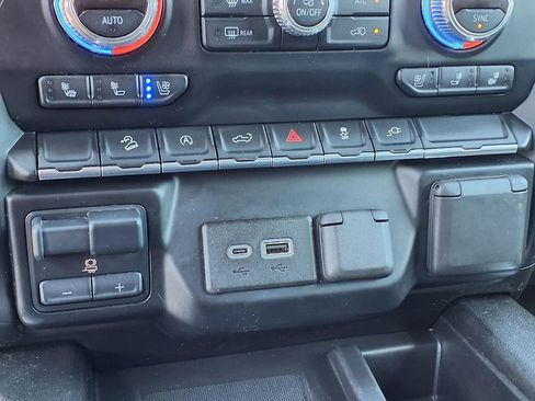 Used 2021 GMC Sierra 1500 AT4 w/ AT4 Preferred Package AWD/4WD image 32