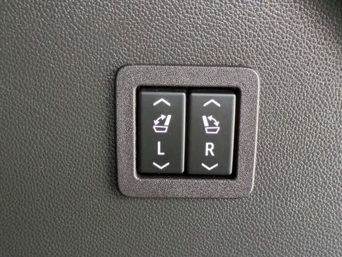 Used 2023 Buick Enclave Avenir FWD image 15