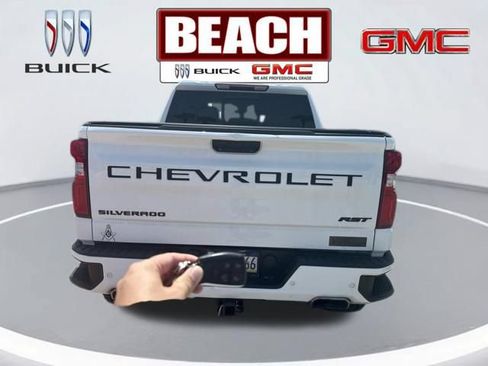 Used 2022 Chevrolet Silverado 1500 RST w/ Convenience Package II AWD/4WD image 4