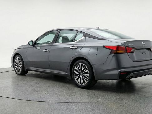 Used 2025 Nissan Altima 2.5 SV image 6