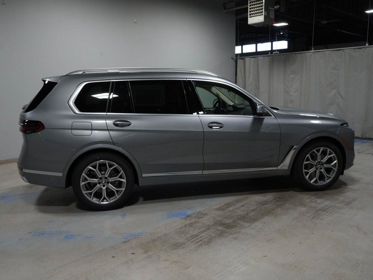 Used 2027 BMW X7 xDrive40i w/ Premium Package AWD/4WD image 22