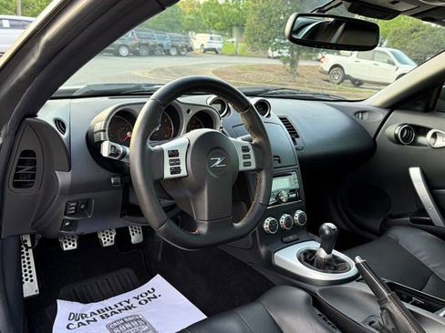 Used 2006 Nissan 350Z Touring RWD image 16
