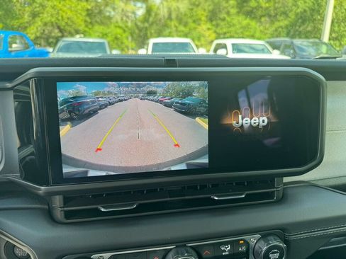 Used 2025 Jeep Wrangler Unlimited Sahara AWD/4WD image 6