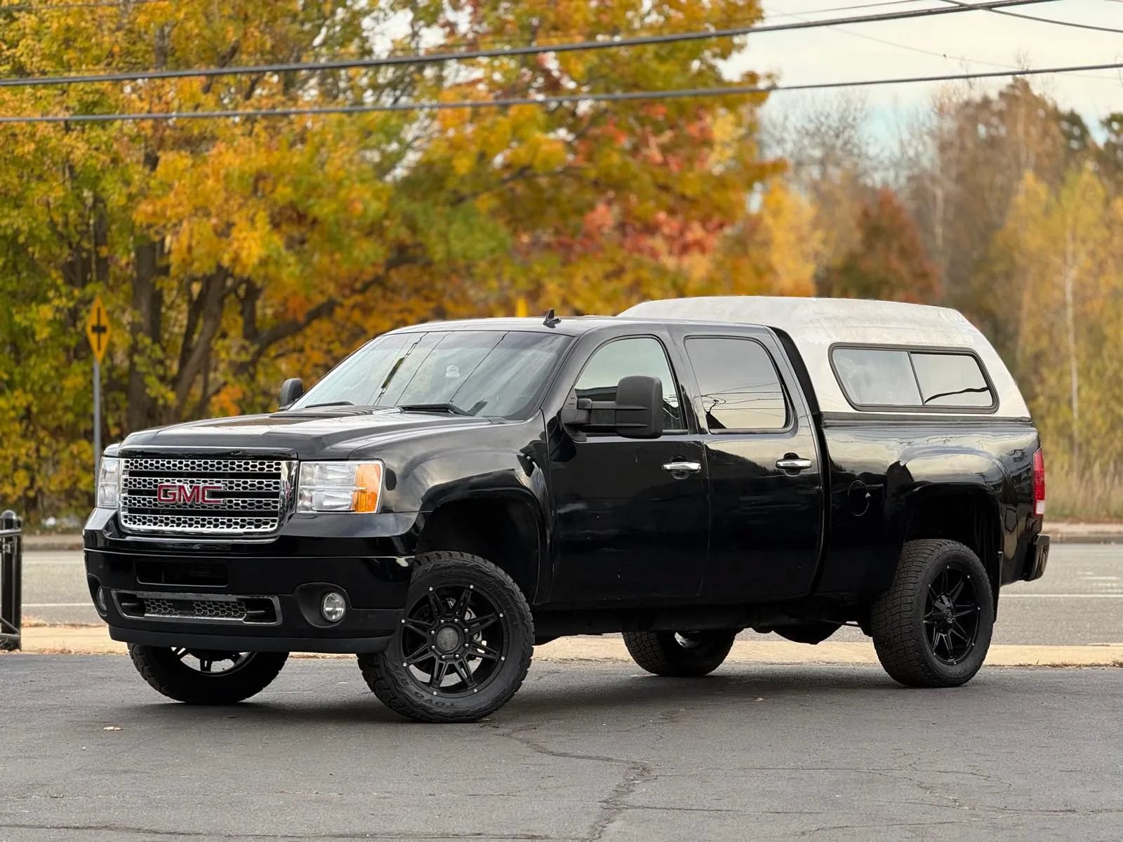 Used 2014 GMC Sierra 2500 Denali AWD/4WD image 2