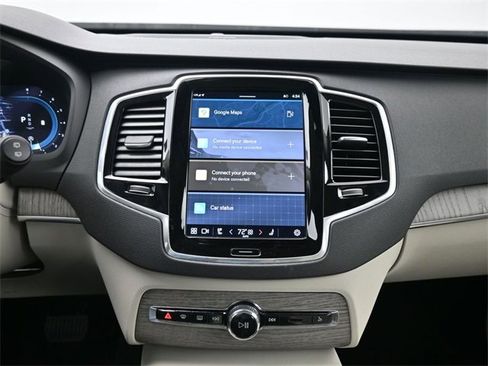 Used 2023 Volvo XC90 B6 Plus image 12