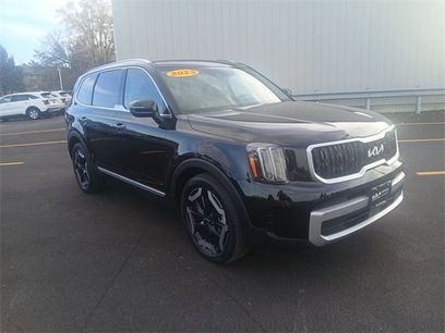 Used 2023 Kia Telluride EX w/ EX Captain's Chair Package