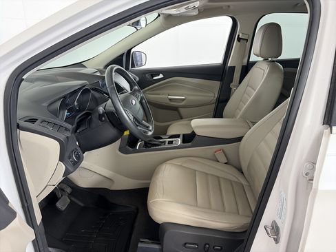 Used 2017 Ford Escape SE w/ SE Leather Comfort Package FWD image 6