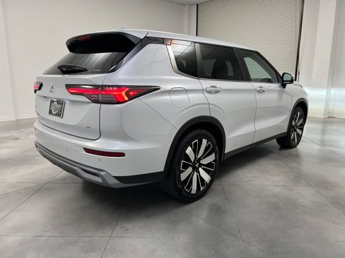Used 2025 Mitsubishi Outlander SE AWD/4WD image 9