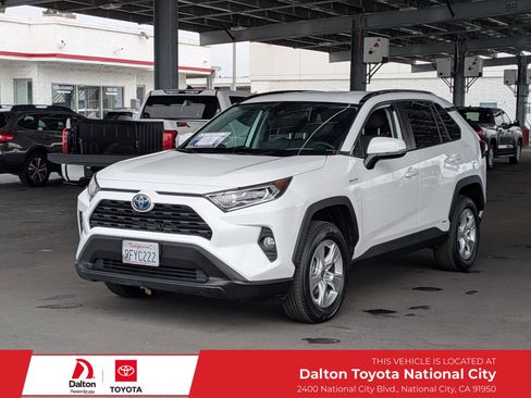 Used 2021 Toyota RAV4 XLE AWD/4WD image 1