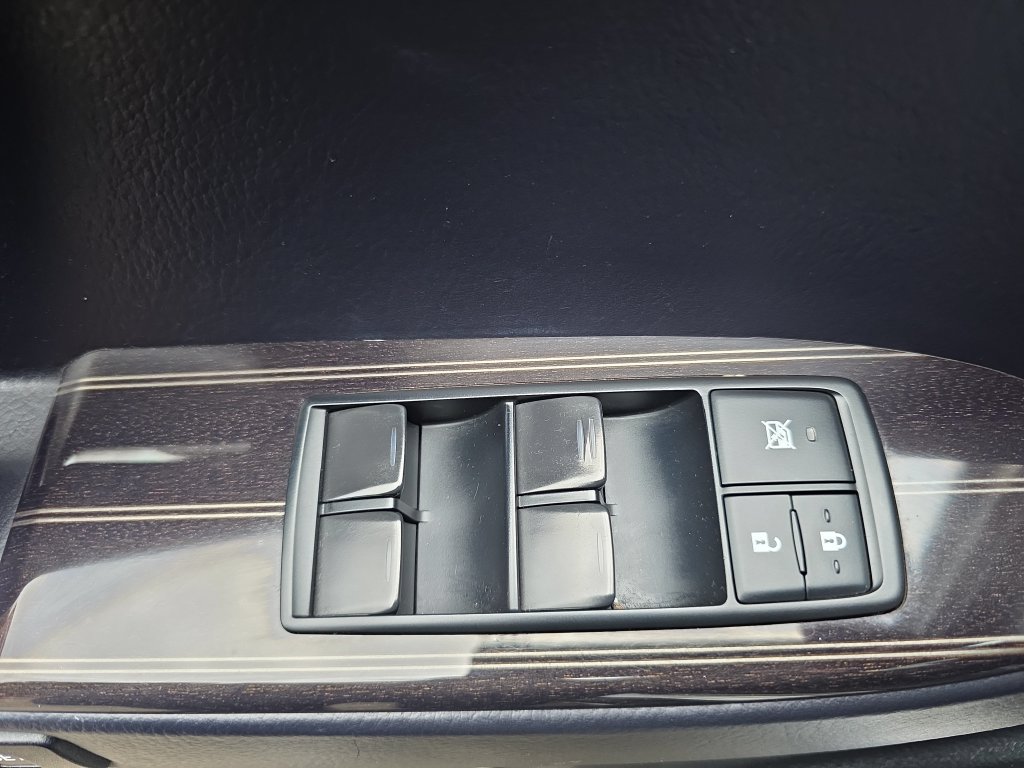 Used 2021 Lexus GX 460 Premium w/ Accessory Package AWD/4WD image 18
