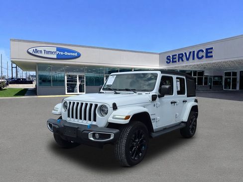 Used 2022 Jeep Wrangler Unlimited Sahara w/ Cold Weather Group AWD/4WD image 4