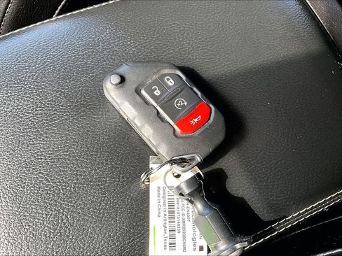 Used 2018 Jeep Wrangler Unlimited Sahara image 15