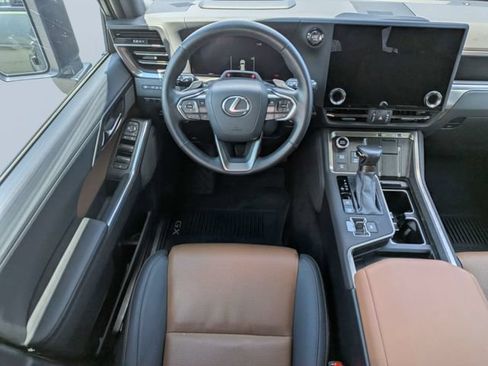Used 2024 Lexus GX 550 w/ Accessory Package (Z1) AWD/4WD image 19