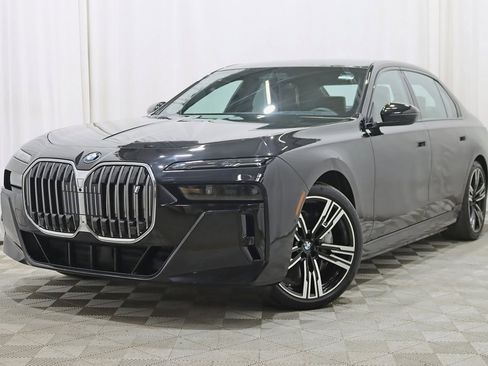 Used 2023 BMW i7 xDrive60 w/ Executive Package 2 image 3