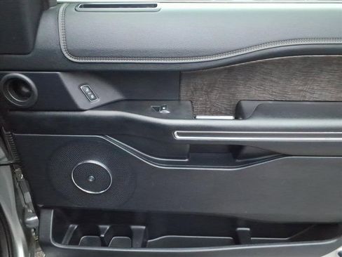 Used 2021 Ford Expedition Limited image 19
