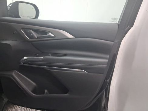Used 2025 Chevrolet Traverse LT AWD/4WD image 12