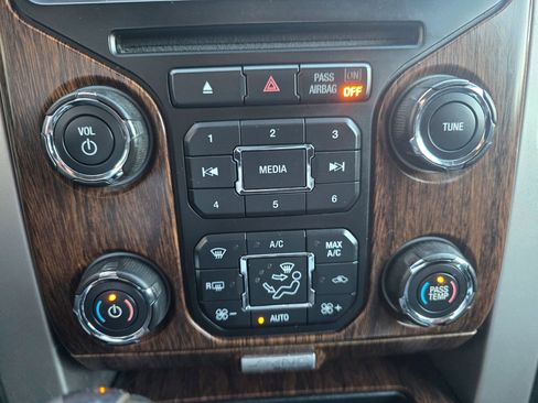 Used 2013 Ford F150 Lariat w/ Luxury Equipment Group image 19