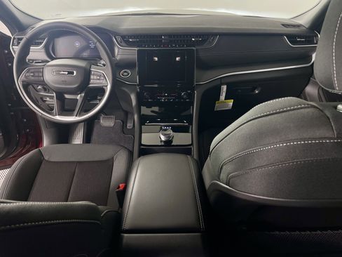 Certified 2025 Jeep Grand Cherokee Laredo image 26