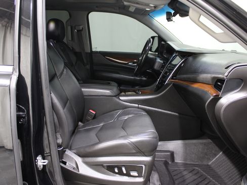 Used 2019 Cadillac Escalade ESV Luxury image 34