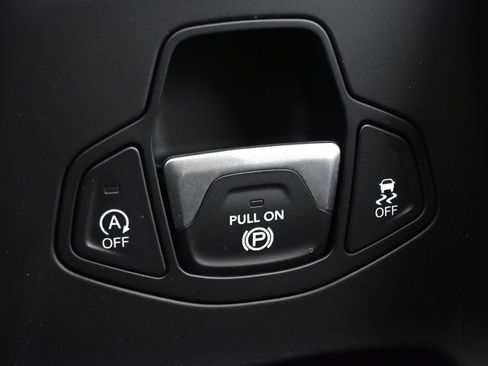 Used 2023 Jeep Renegade Latitude AWD/4WD image 33