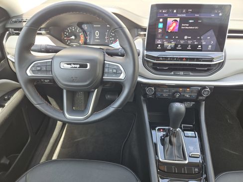 Used 2022 Jeep Compass Limited image 28