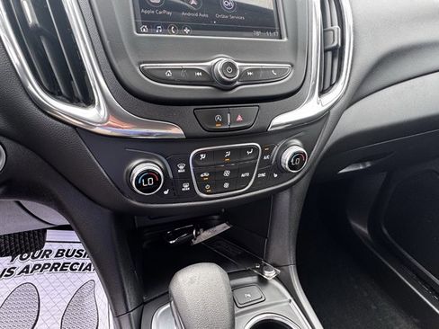 Used 2022 Chevrolet Equinox LT image 19