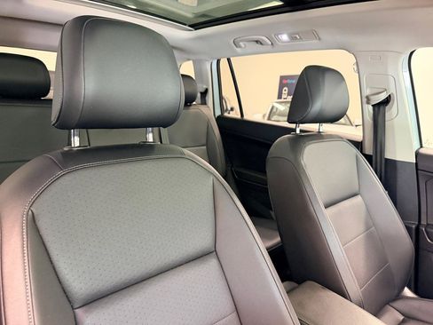 Used 2018 Volkswagen Tiguan SEL w/ 3rd Row Seat Package AWD/4WD image 27