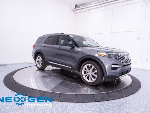 Used 2023 Ford Explorer Platinum w/ Technology Package image 2