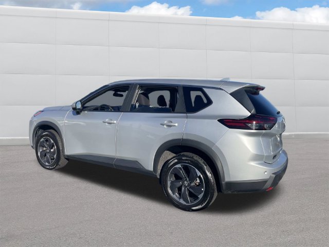 Used 2025 Nissan Rogue SV AWD/4WD image 3