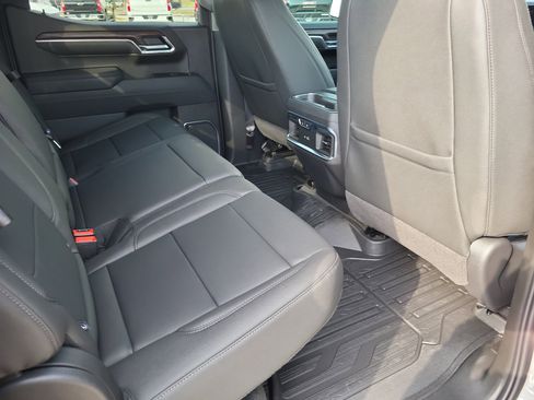 New 2026 GMC Sierra 1500 SLT image 11