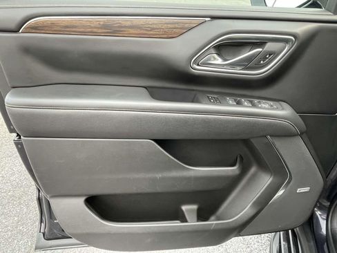 Used 2023 Chevrolet Suburban Premier image 17