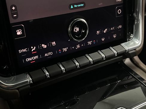 Used 2025 GMC Yukon Denali Ultimate AWD/4WD image 27