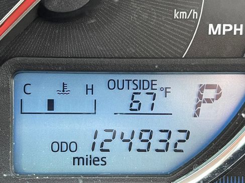 Used 2015 Toyota RAV4 Limited w/ Technology Package AWD/4WD image 16